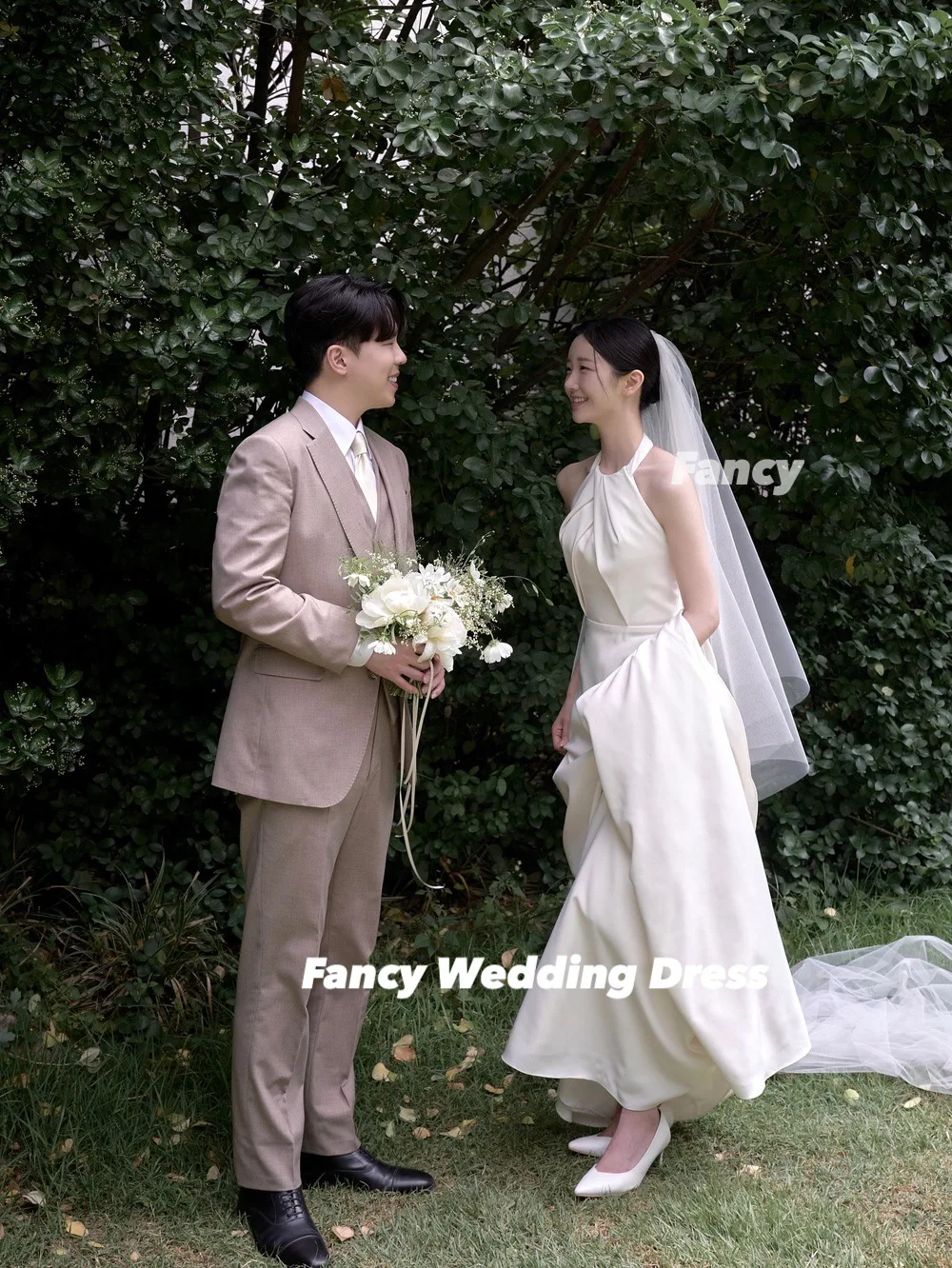 ชุดแต่งงานแบบเกาหลี ดีไซน์หรูหรา สายคล้องคอ ทรงเมอร์เมด ผ้าซาตินยืดหยุ่น ชุดราตรีหางยาว ถ่ายรูปได้  สามารถสั่งตัดได้