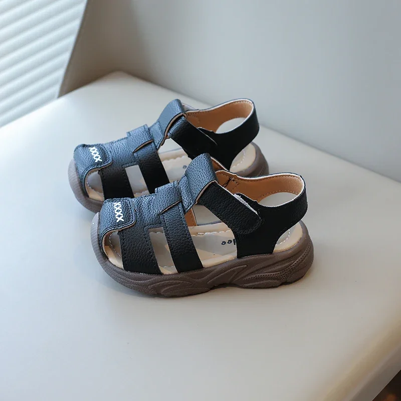 Sandali estivi per neonati scarpe da spiaggia per bambini moda classica sandali per l\'asilo per bambini Anti-calcio con punta cava traspiranti