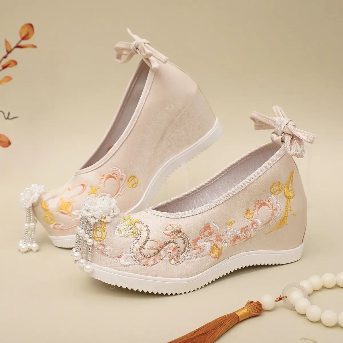 New Hanfu Shoes Women Student Embroidered Height Increase Large Size Ancient Style Han Element Cloth Shoes