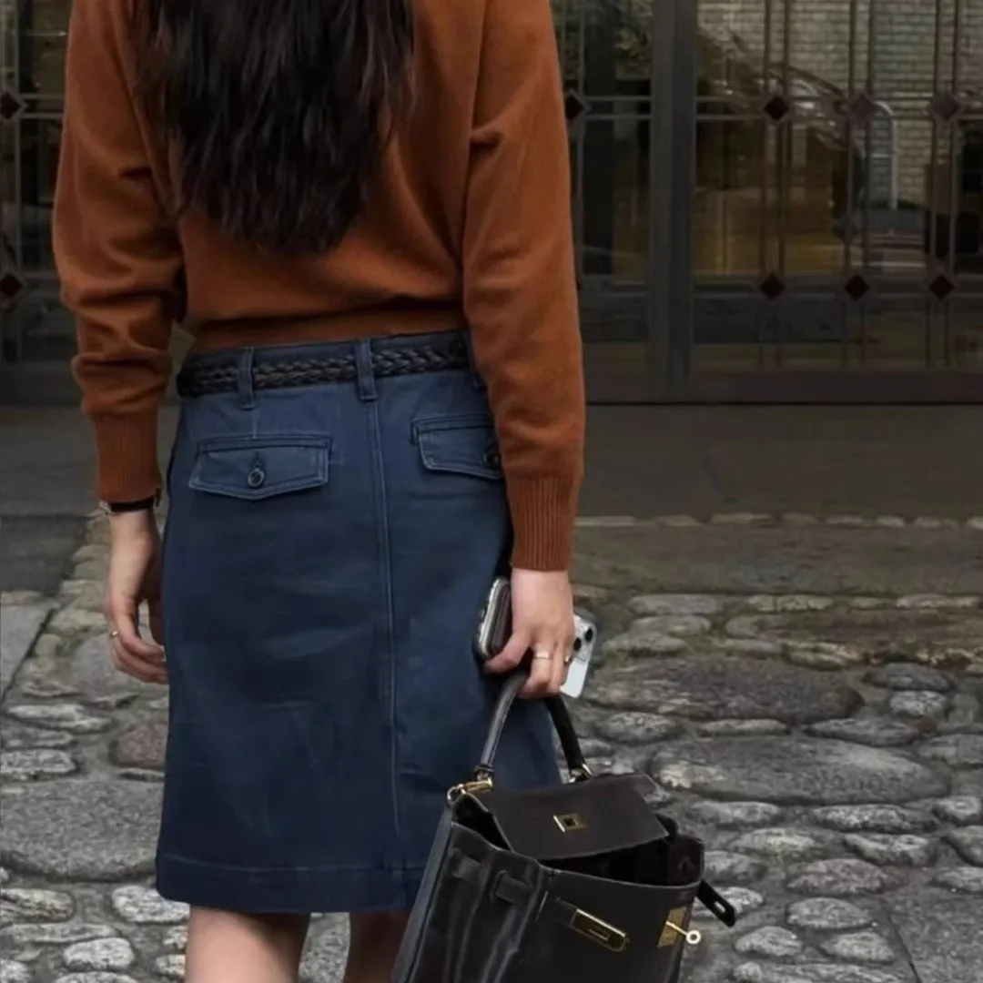 Spódnica damska o kroju litery A, z wysokim stanem, do pracy, elegancka, codzienna, o prostym kroju, w jednolitym kolorze, uniwersalna, model Barnet Eight Milk.