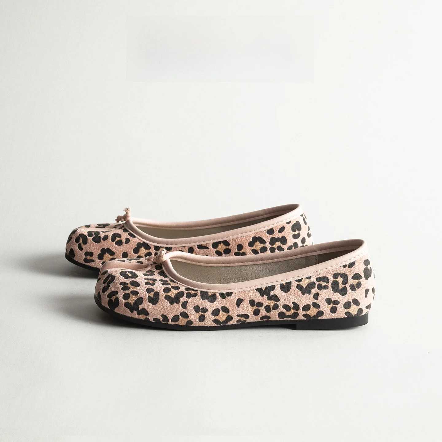 genuine-leather-flat-bottom-ballet-mary-jane-women's-shoes-spring-versatile-slip-on-soft-bottom-commute-split-toe-pig-hoof-shoes