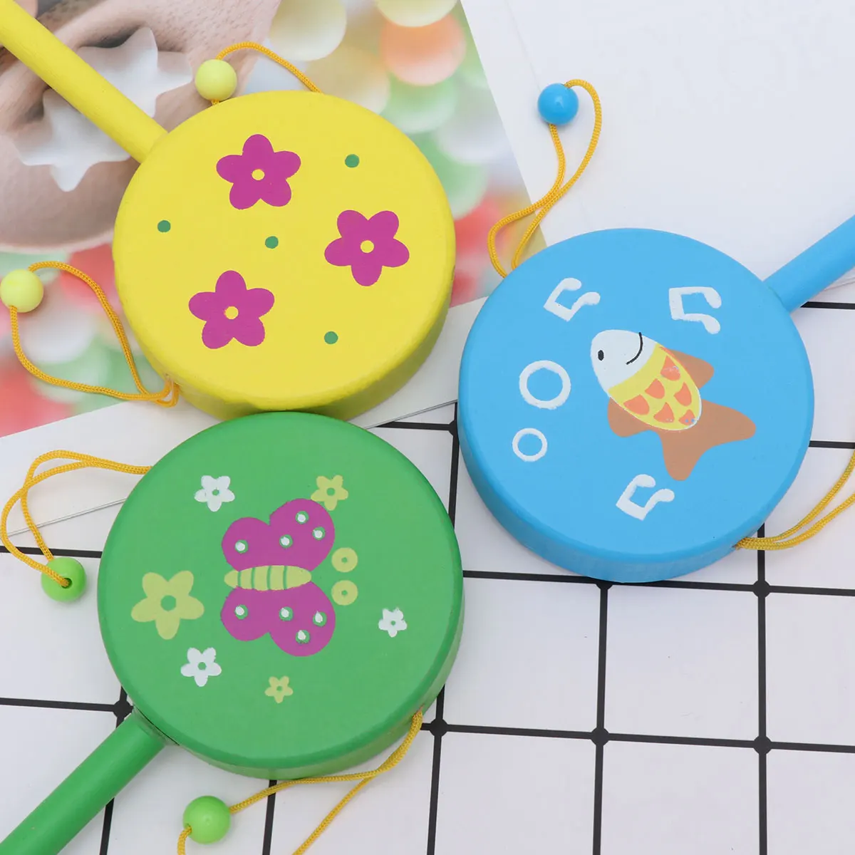 

3 Pcs Wooden Drum Attractive Printing Baby Educational Hand Shaking Random Color Bamboo Fun