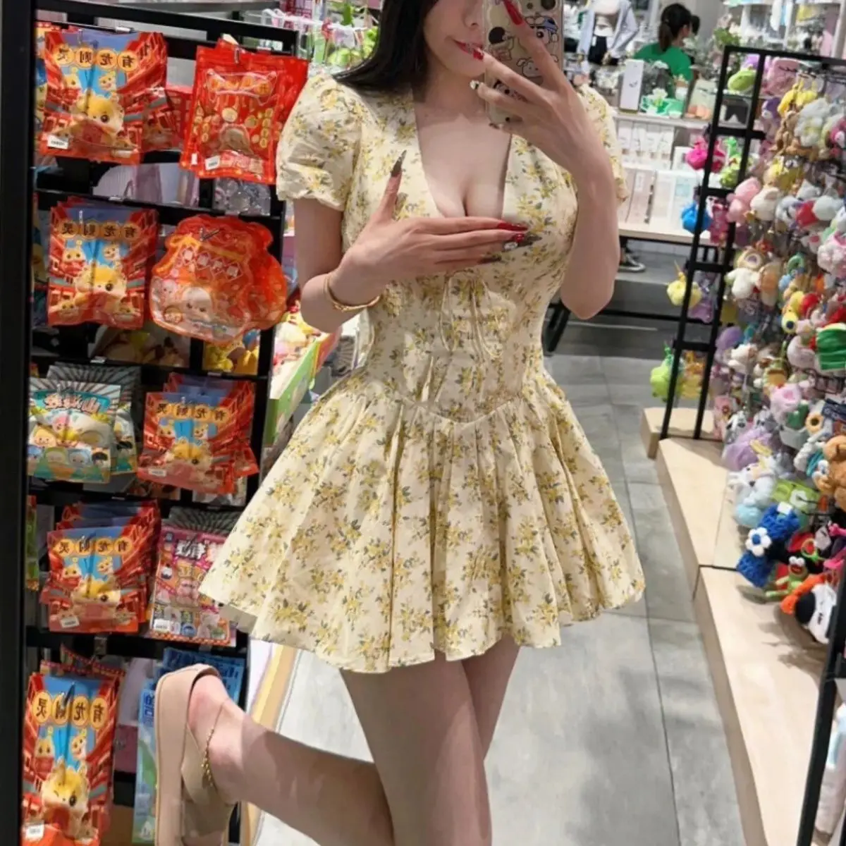 

Gagarich Deep V Sweet Floral Short Sleeved Dress Bubble French Temperament Sexy Waist Cinching Slimming Short Dresses Trend