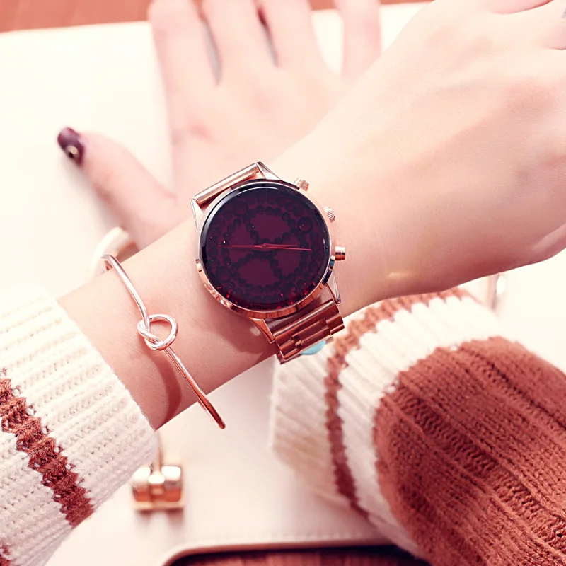Elegant Women'S Wristwatch With Stainless Steel Band, A Stylish Quartz Watch With A Large Dial, A Unique Timepiece For Women.