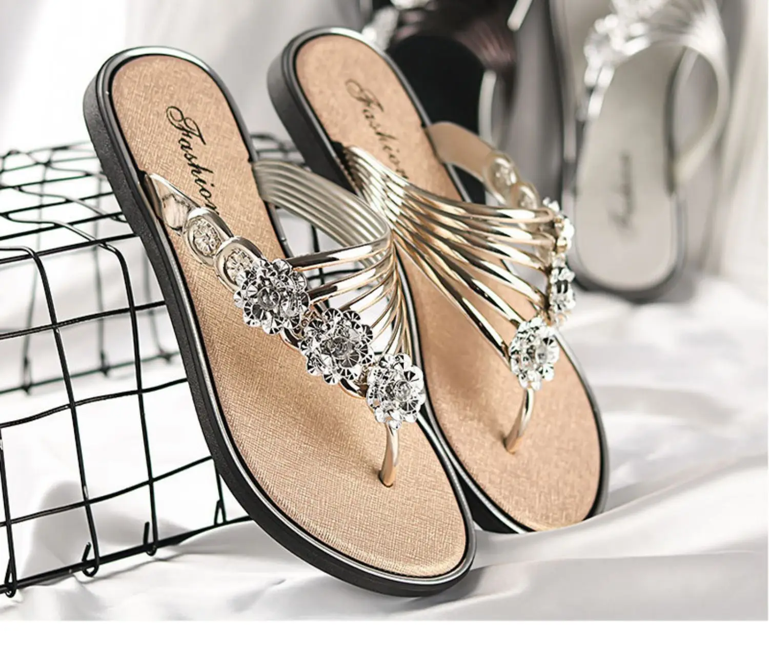 جديد تصميم حزام جوفاء الصنادل المسطحة الصيف حجر الراين المرأة الصنادل خفيفة الوزن الفاخرة امرأة الصنادل في الهواء الطلق النعال الأنيقة #5