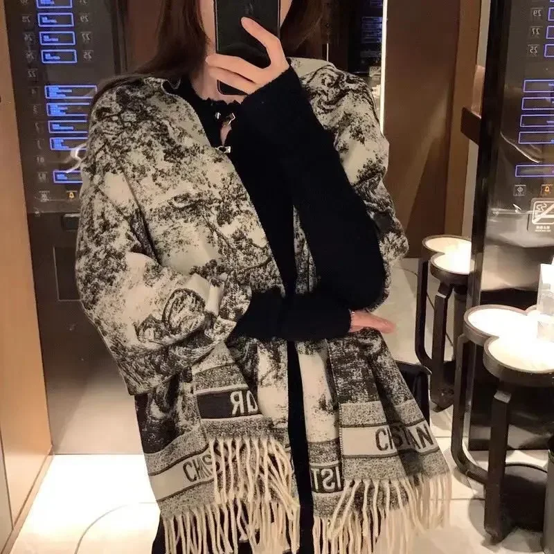 

2025 Autumn and Winter New Star with The Same Jungle Shawl Scarf Thick Warm All Cashmere Long Imitation Cashmere Bib