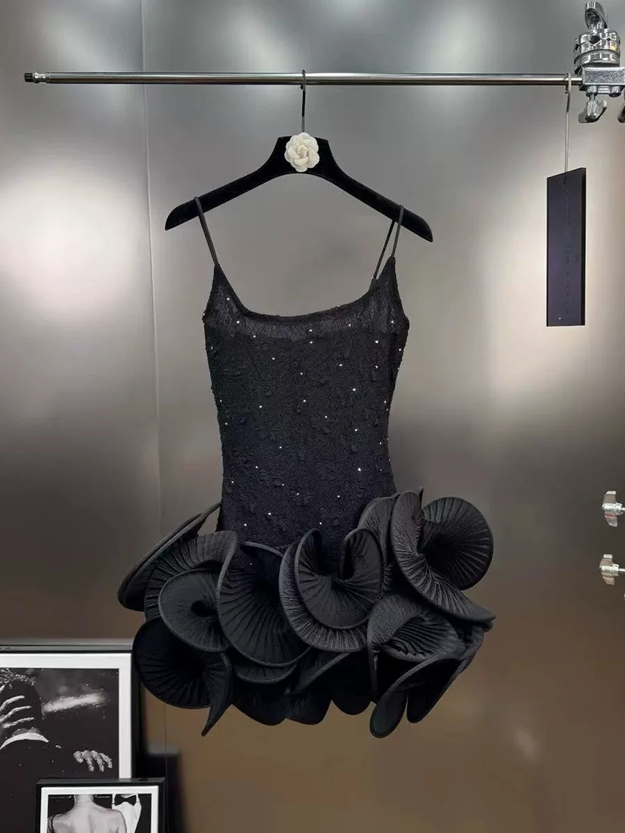 TWOTWINSTYLE Dimagrante Sheer Impiombato Hot Fix Abiti Eleganti per Le Donne Collo Quadrato Senza Maniche Patchwork 3D Fiore Abito Femminile