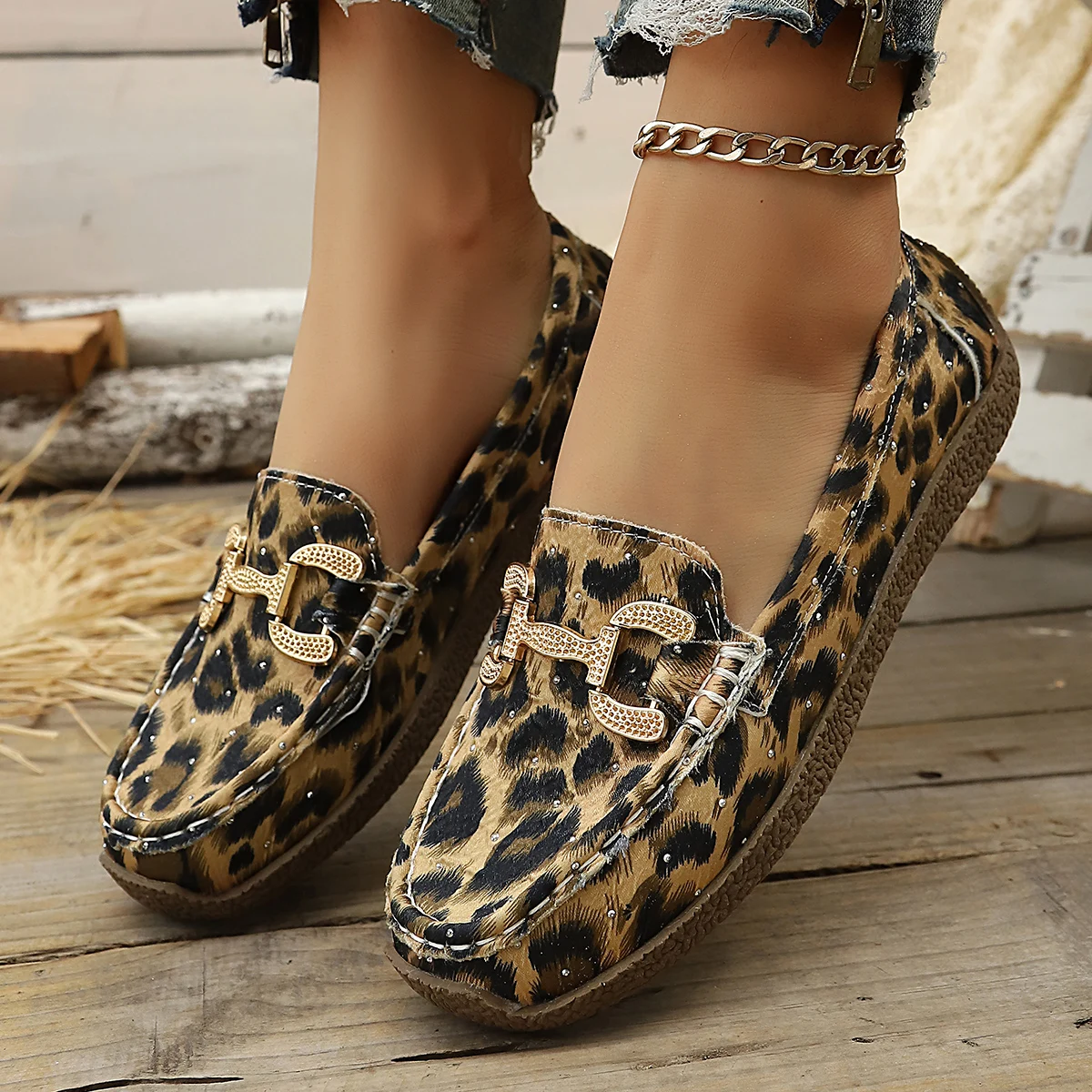 Lopard Print Slip-On Comfortable Lightweight Casual Shoes Easy to Wear Low Cut Convenient for Daily Use