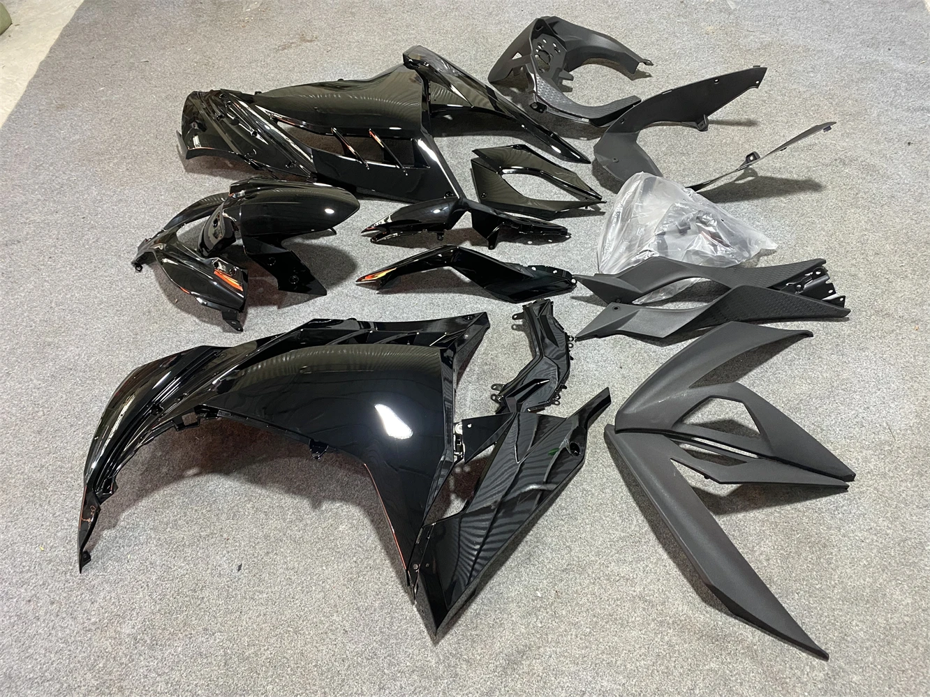 Motorcycle Fairing Suitable for Kawasaki Ninja 250 Ninja 300 13-17 Years EX250 EX300 2013 2014 2015 2016 2017 Fairing Black