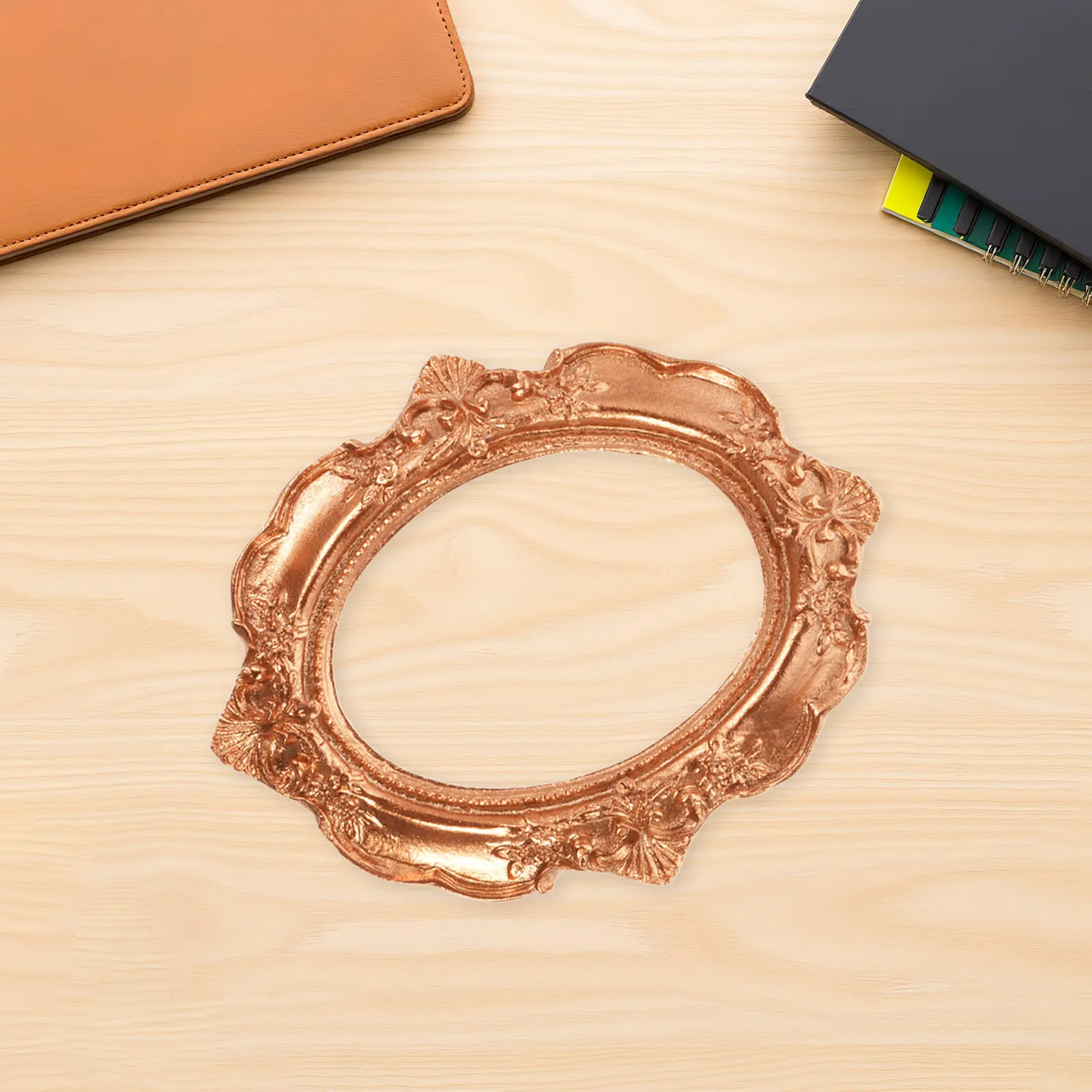 

Набор из 3 винтажных мини-рамок для фотосессий и демонстрации маникюра, золотые, декоративные, из смолы, для соцсетей, эстетичные мини-подставки для ногтей