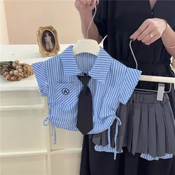 Traje de verano para niños y niñas, camisa de manga voladora a rayas, Top + Falda corta Irregular, uniforme escolar