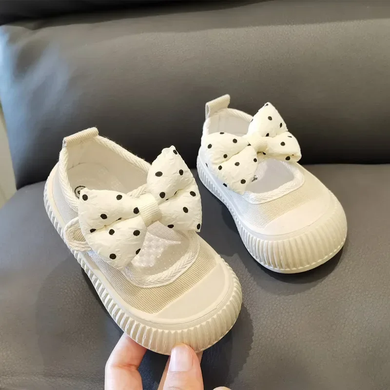 Sepatu kanvas anak perempuan, sepatu datar balita sol empuk, sepatu putri kasual Polka Dot pita modis