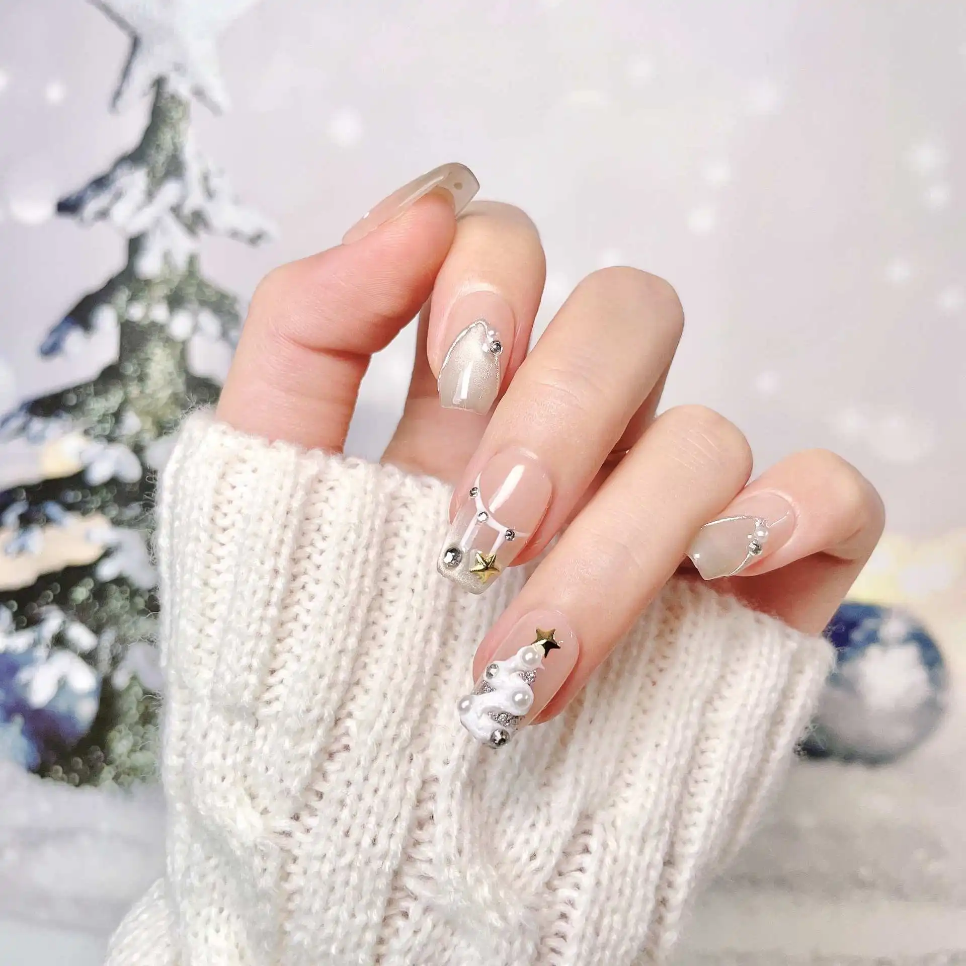 （Handmade Manicures)10 PCS Short Trapezoidal New Spar Flash Cat's Eye Hand-painted Snowflake Christmas Tree Fake Nail Patch