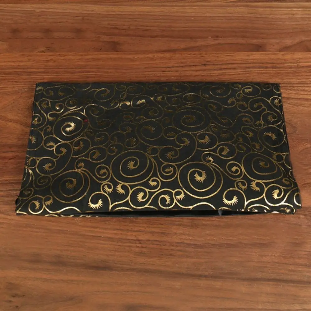 Magiczne rekwizyty z przegródkami, łatwe w obsłudze, zmieniające się torby, magiczne efekty zjawienia przedmiotów, niewidzialna torba, gadżety, rekwizyty do magii komediowej.