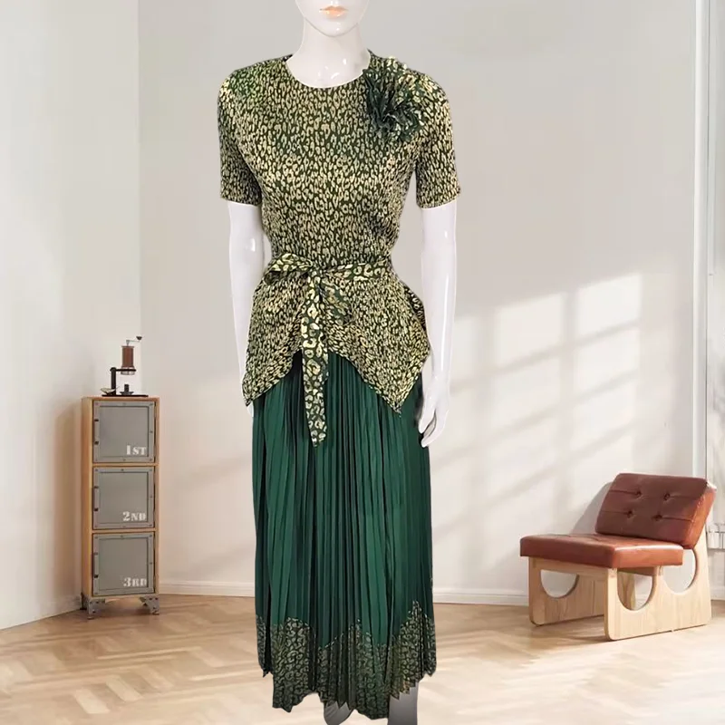 

Miyake Pleated Dress Set 2025 Hot Gold Studded Flower Short Sleeve Fold Irregular Bustier Long Pleat 2-piece Dress Set Plus Size