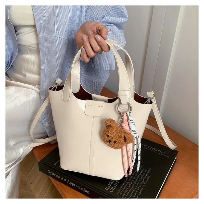 بو جودة عالية سعة كبيرة حمل الحقائب الصلبة سستة الكلاسيكية تخفيف نمط المرأة حقائب كتف 2025 موضة رائجة البيع حقيبة #1