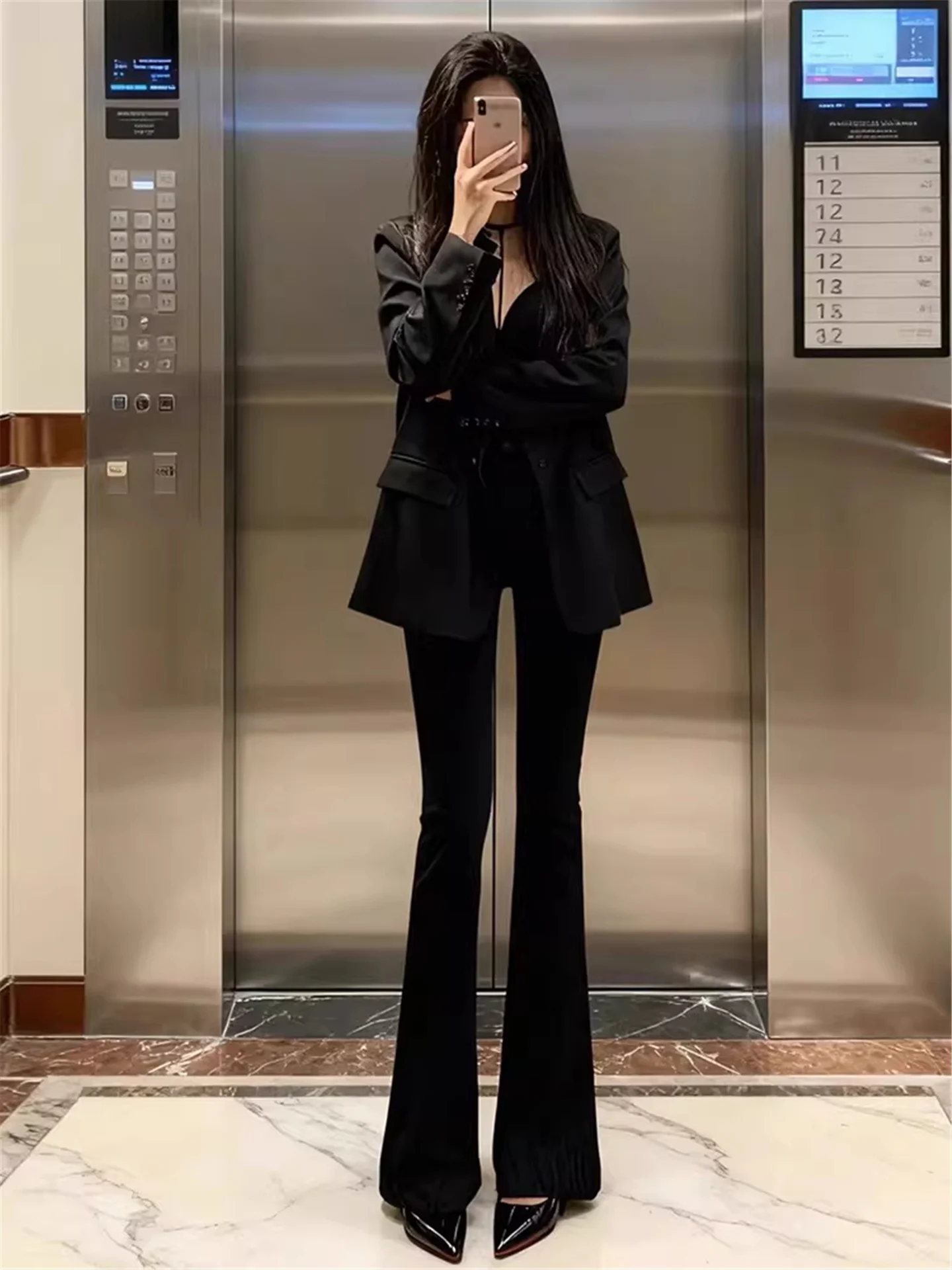 

Женские джинсы клеш с высокой талией, эластичные, черные, из денима, весна-осень, облегающие, винтажные, в пол, расклешенные