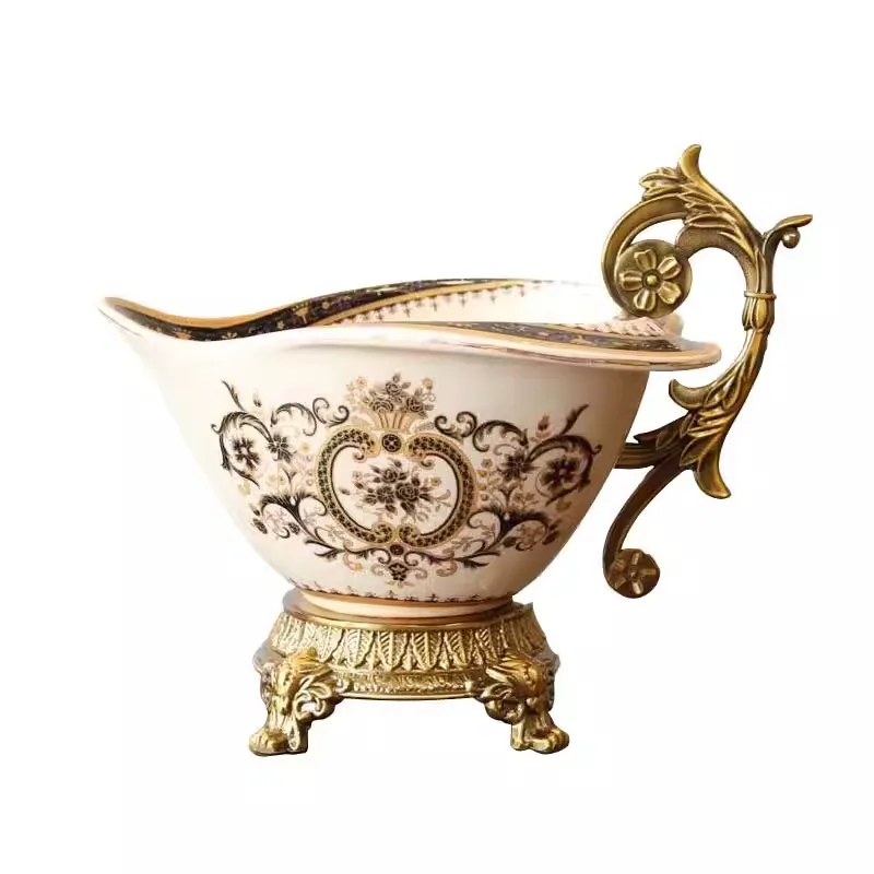 

European luxury fruit plate American ceramic alloy creative craftsmanship love fruit plate villa model room soft decoration jewe