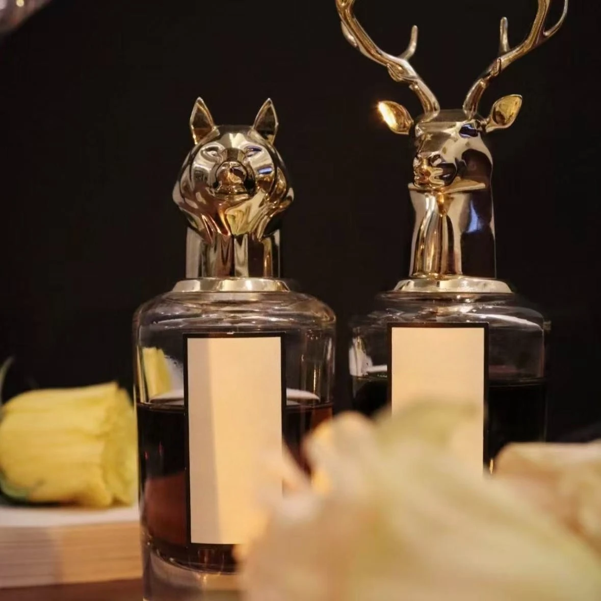 75ML 高級ブランド香水 神秘的な気質 ユニークな琥珀の甘さ 長続きする香り 人々の注目を集めます