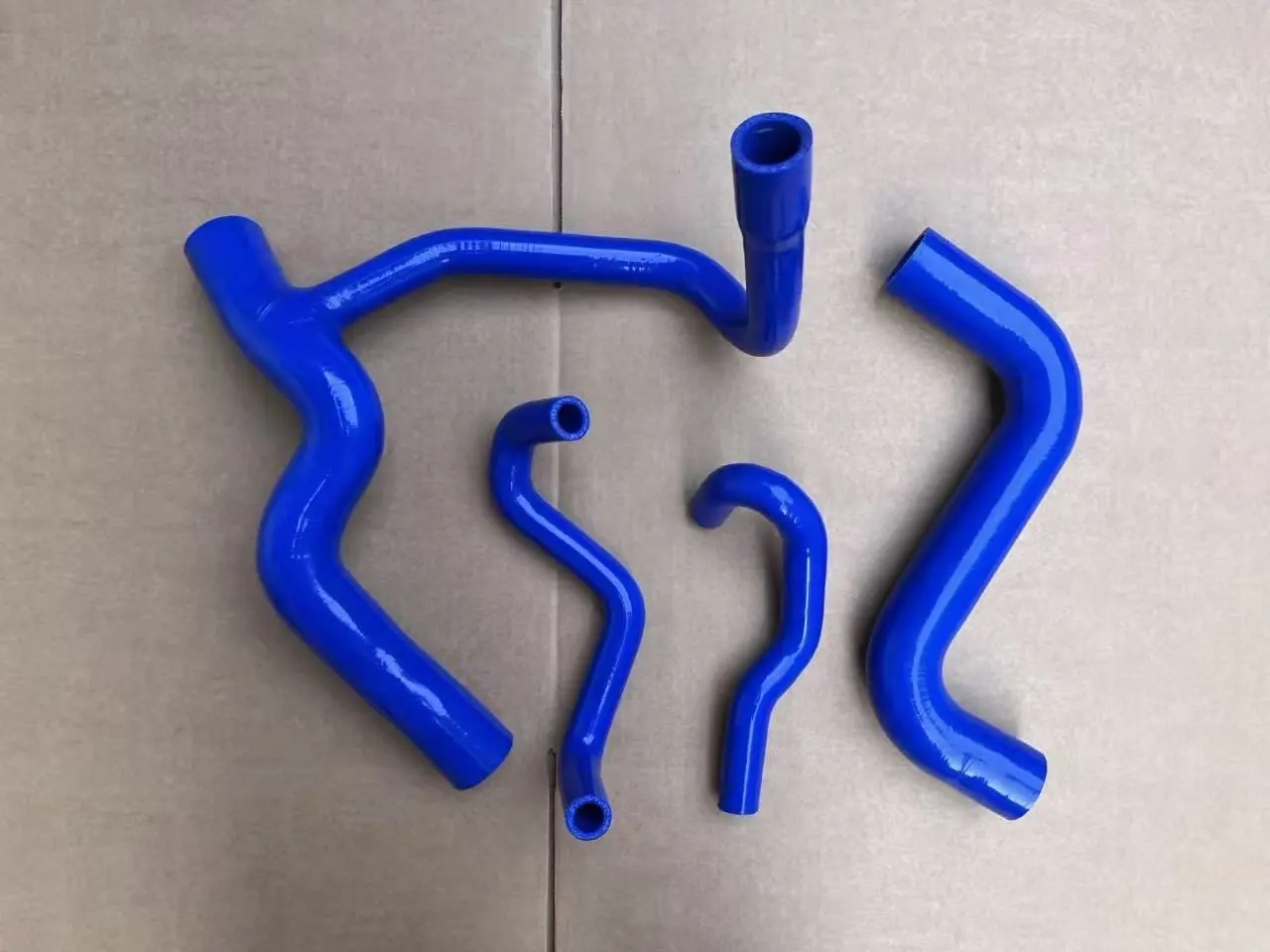

Silicone Coolant Radiator Hose For Mercedes Ben 190 W201 W201.122 2.0D 2018321094 2015015082 10.1982 - 08.1993