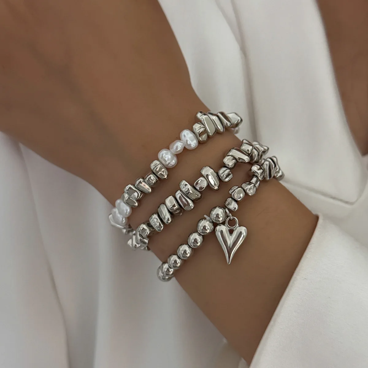 Retro Irregular Imitation Pearl Bead Elastic String Bracelet 2025 Multi Layer Sweet Heart Pendant Girls Fashion Birthday Jewelry