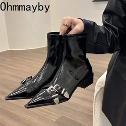 Zimowe botki damskie moda szpiczasty nosek krótkie Botas damskie eleganckie kwadratowe niskie obcasy metalowa dekoracja obuwie damskie