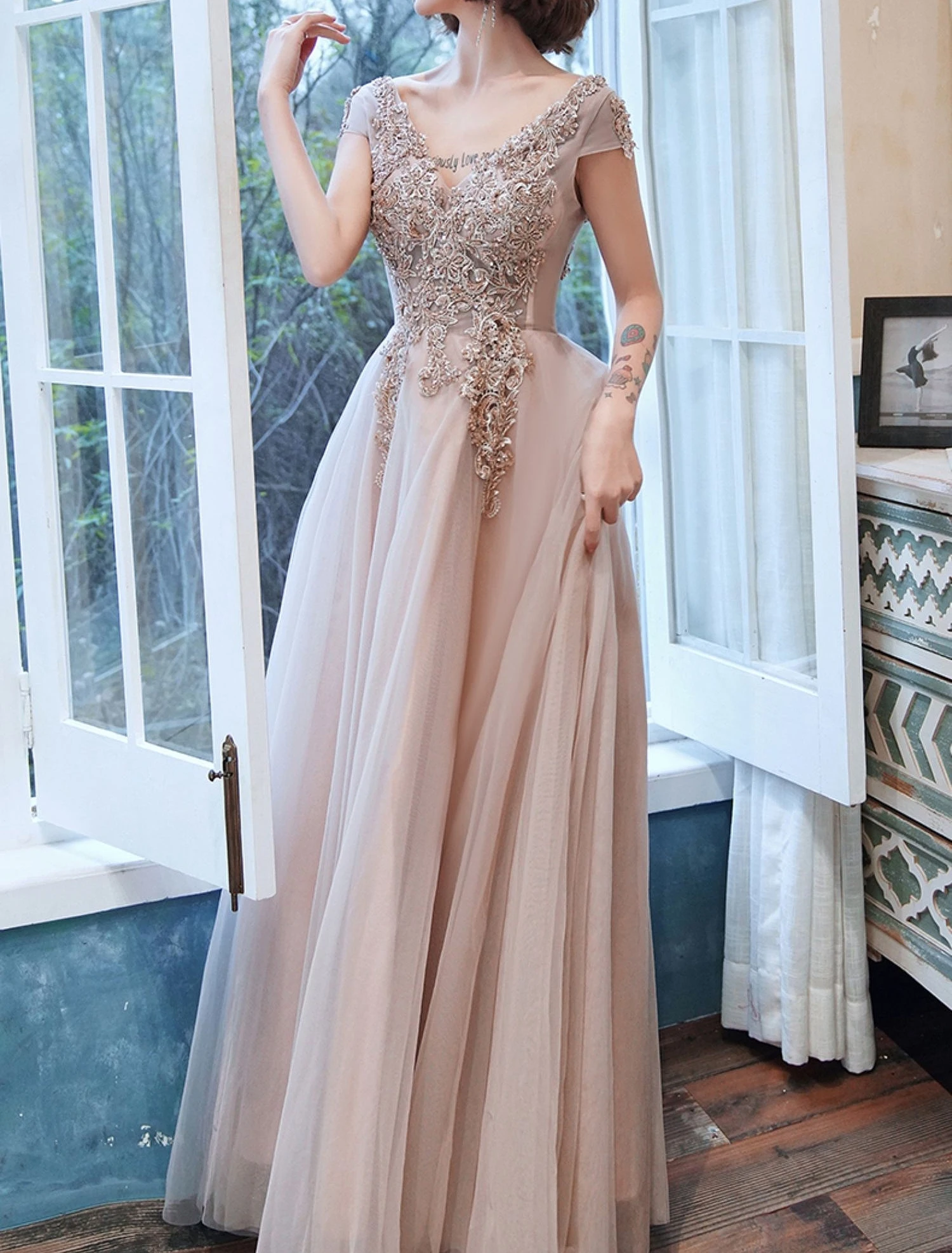 Luxurious Champagne Prom Dresses Short Sleeves Appliques Beading V-Neck Floor-Length Party Formal Wedding Ceremony Evening Gowns