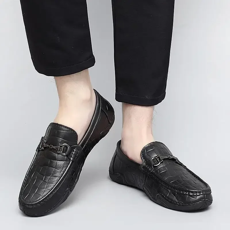 Mocassini estivi da uomo in pelle con un pedale Slip-on scarpe Casual in pelle 2024 nuovi mocassini