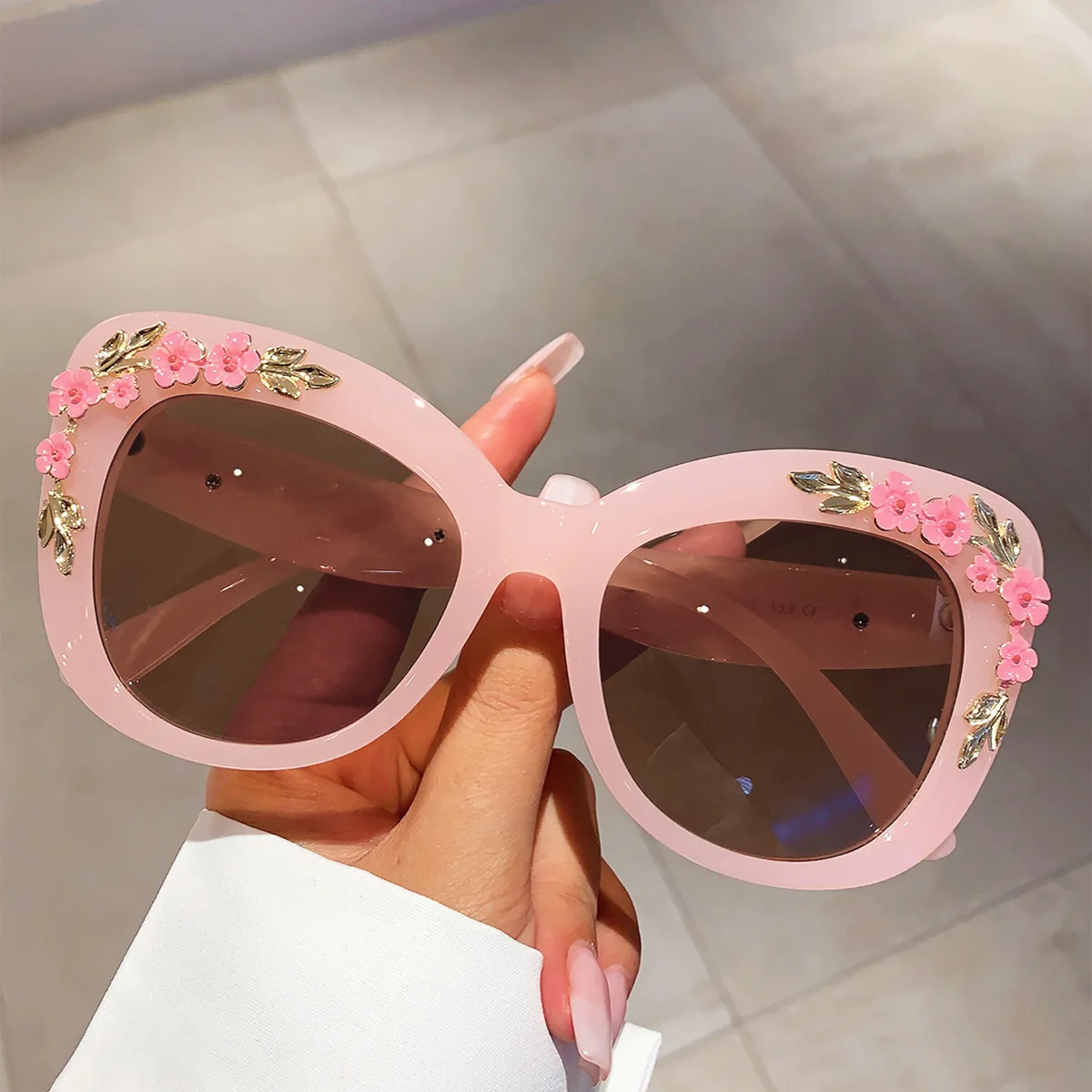 Luxury Brand Designer Oversized Cat Eye Flower Sunglasses Women Vintage Fashion Sun Glasses Trendy Punk Big Frame Pink Shades