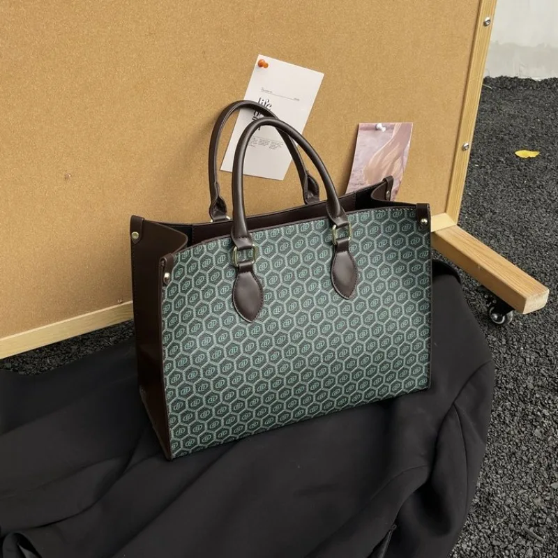 حقيبة كروس عصرية عتيقة 2025 طراز جديد تحت الإبط بكتف واحد للاستخدام اليومي رائعة وأنيقة وعملية وعصرية