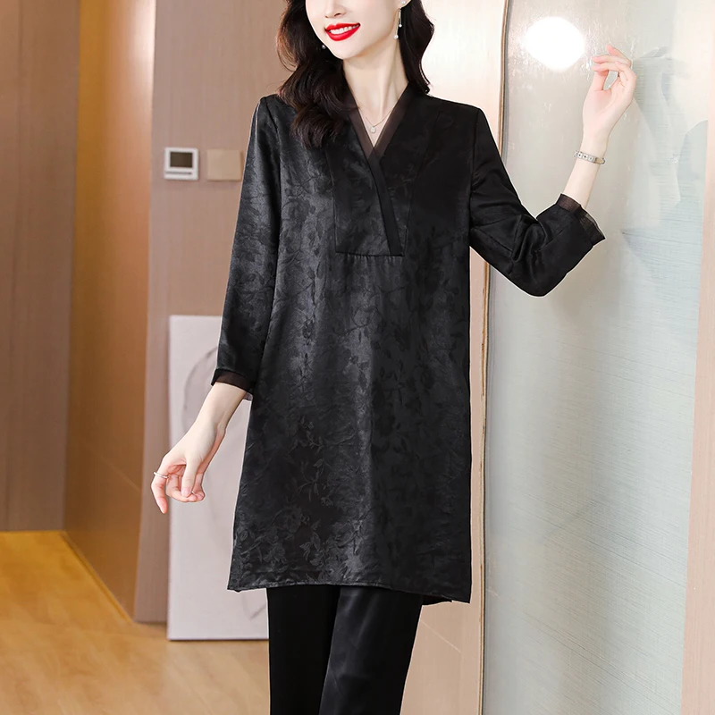 Autumn Black Silk Jacquard Long Sleeve V-Neck Blouses Women Fashion Light Casual Top Coats 2024 New Korean Elegant Loose Shirts
