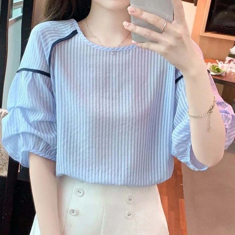 2023 New Summer Fashion Trend Commuting Minimalist Round Neck Striped Patchwork Short Sleeved Top Casual Loose Fitting Shirt