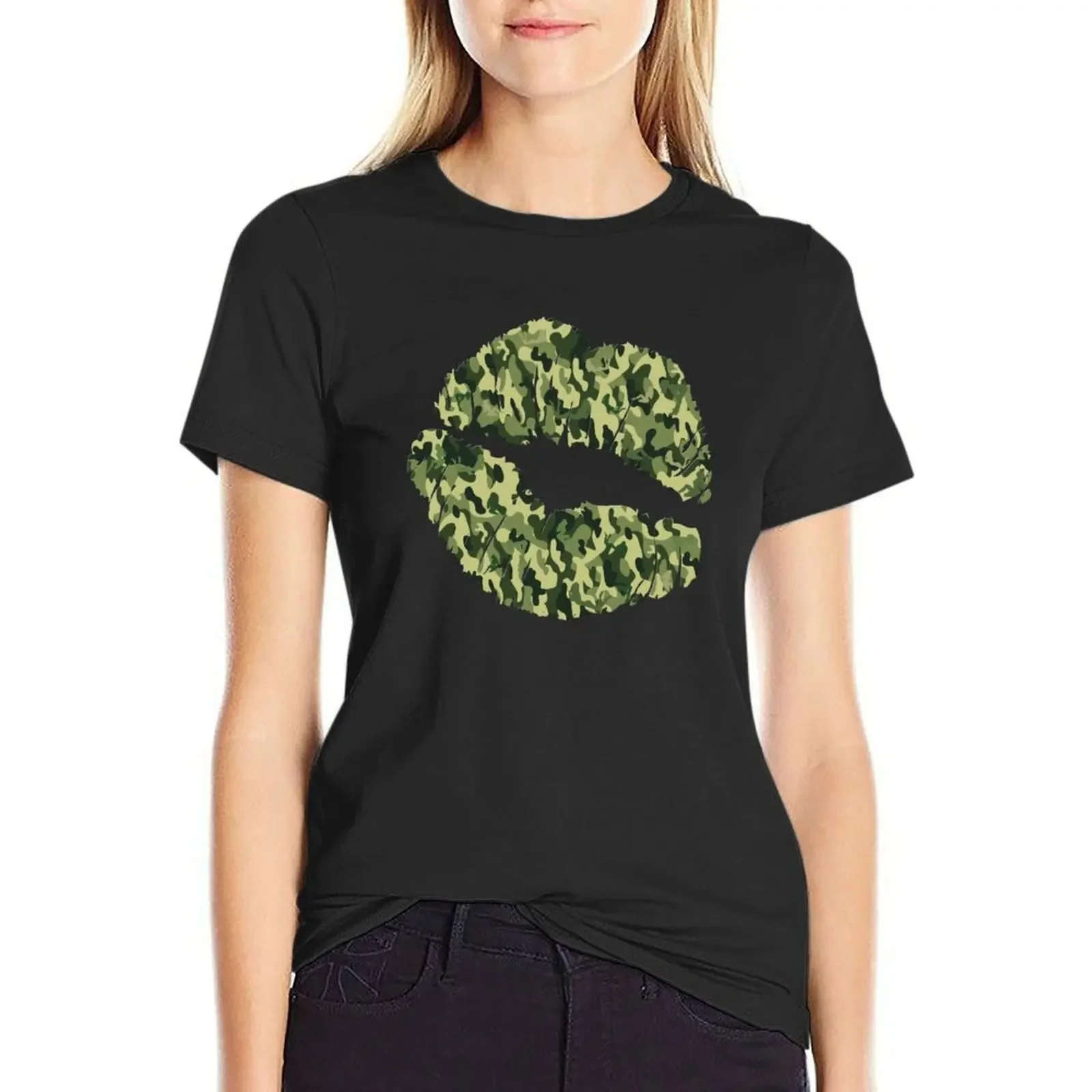 

Sexy Camo Kisses - Green T-Shirt vintage sublime kawaii clothes Women's t-shirt