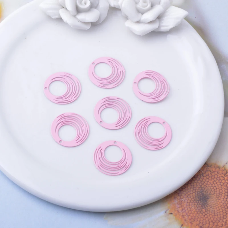 50 Stück AC13641 15mm Mini Runde Bunte Anhänger Metallisch Golden Kleine Filigran-Anhänger DIY Ohrringe Damen Schmuck – Detail 8