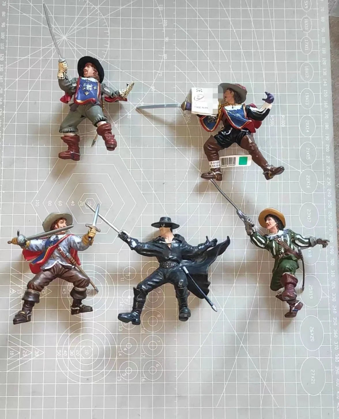 pvc  figure  3.75  inch  Medieval Knight  Three Musketeers