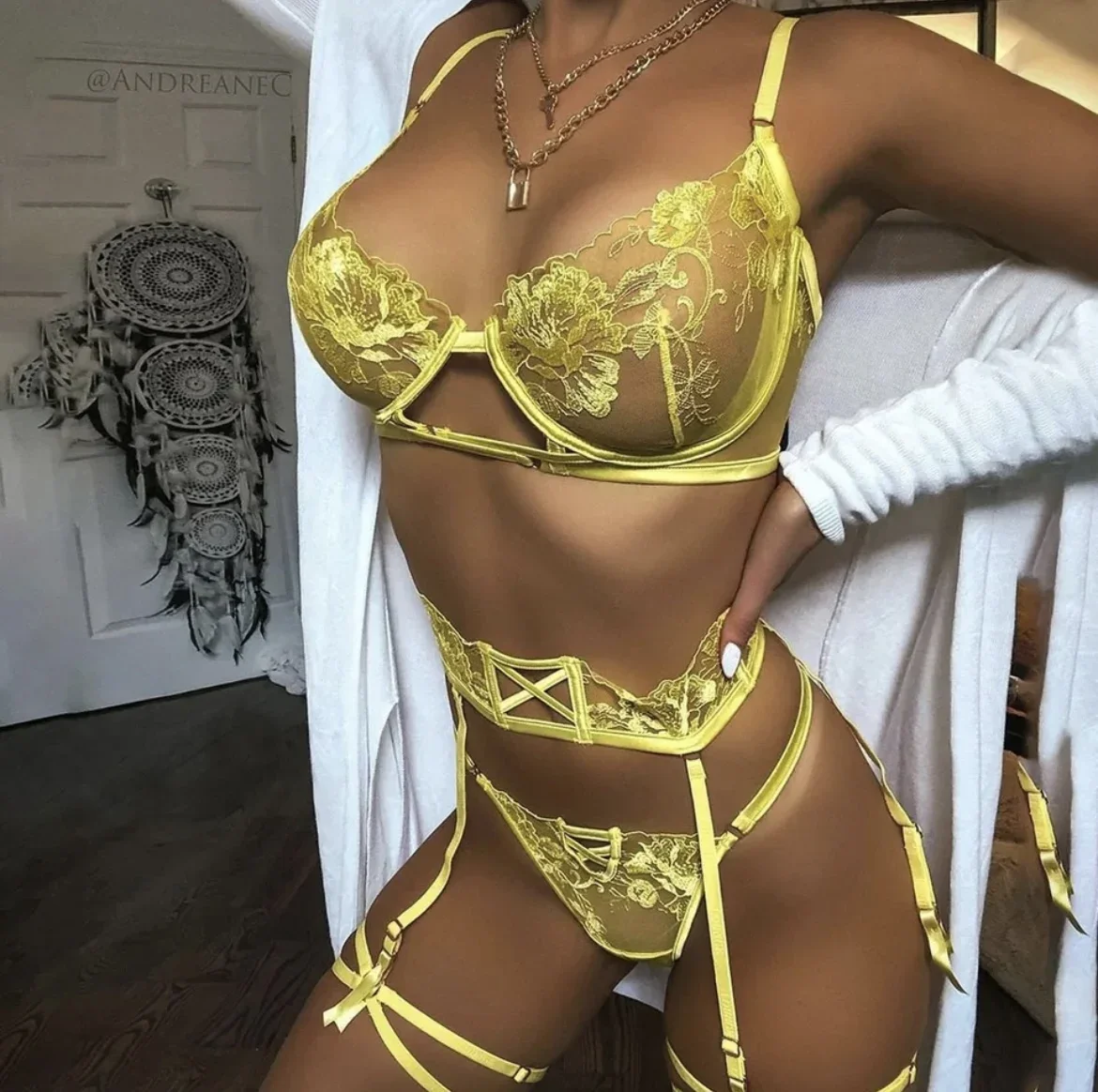 Jance yeni ağır sarı işlemeli iç çamaşırı seti üç noktalı seksi asılı çorap erotik üç parçalı kadın