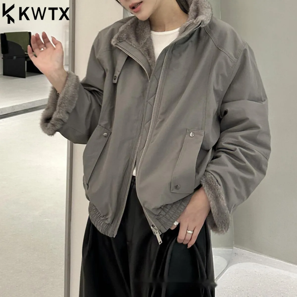 

KWTX New 2025 Women’s Reversible Stand Collar Thickened Jacket Warm Solid Color Vintage Chic Coat Zip Pockets Autumn Winter