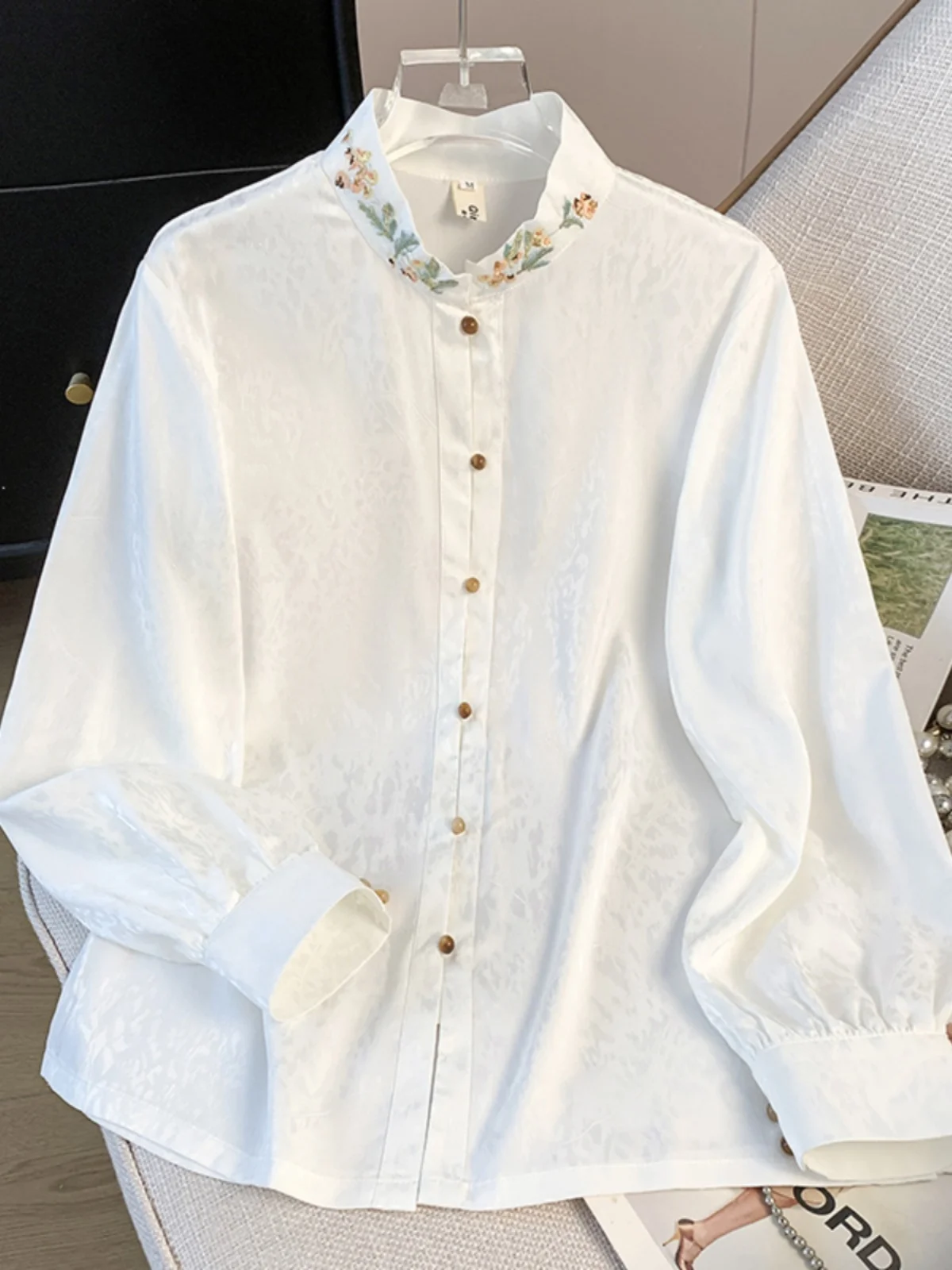 

New Chinese Sle White Embroidered irt Women's Long Sve Stand Collar Spring Vintage Design Heavy Embroidery Top