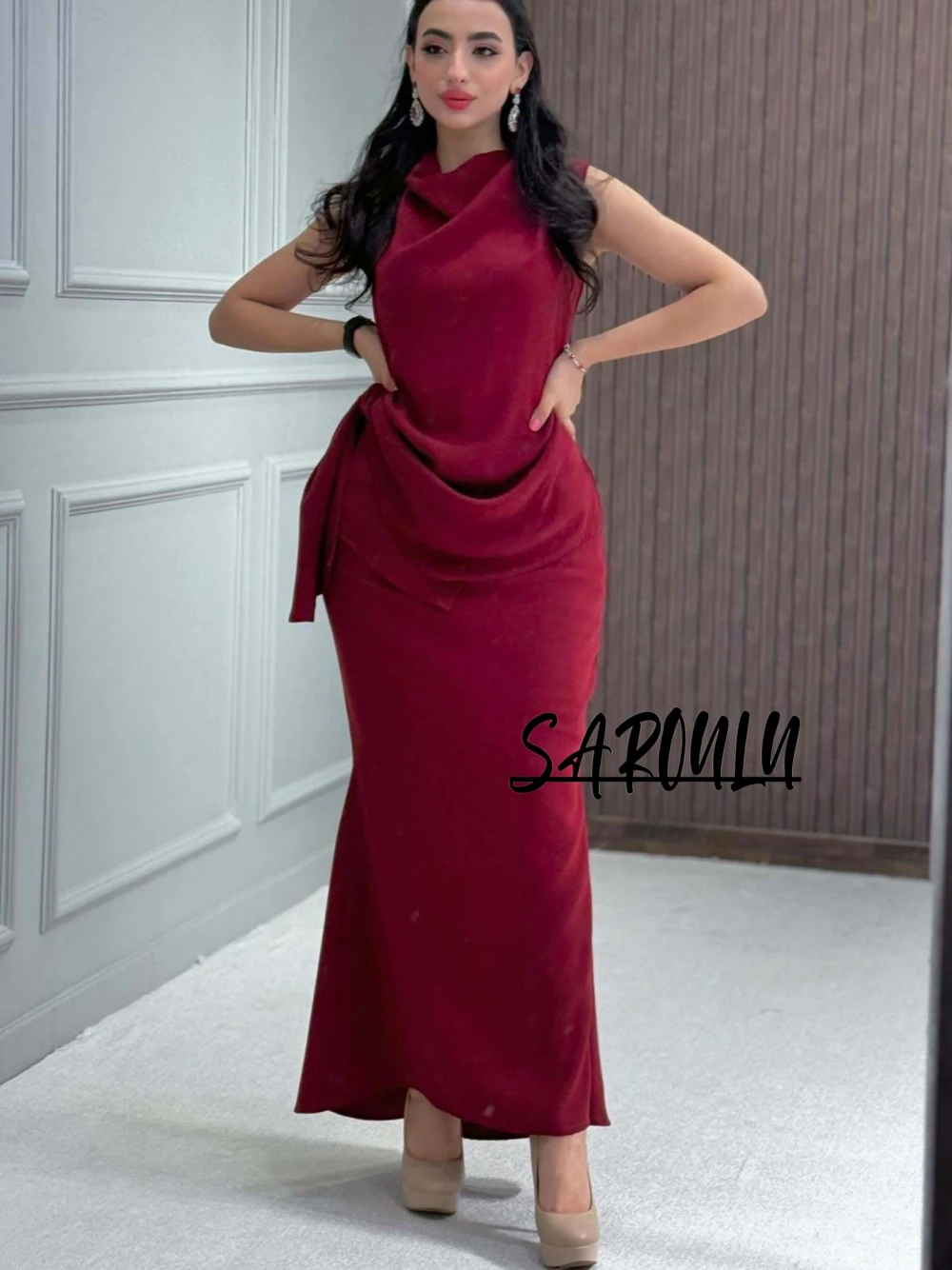 

Новинка: Вечернее платье макси с воротником-стойкой, облегающее, бордовое, без рукавов, с драпировкой на талии, фасон «русалка», для выпускного вечера