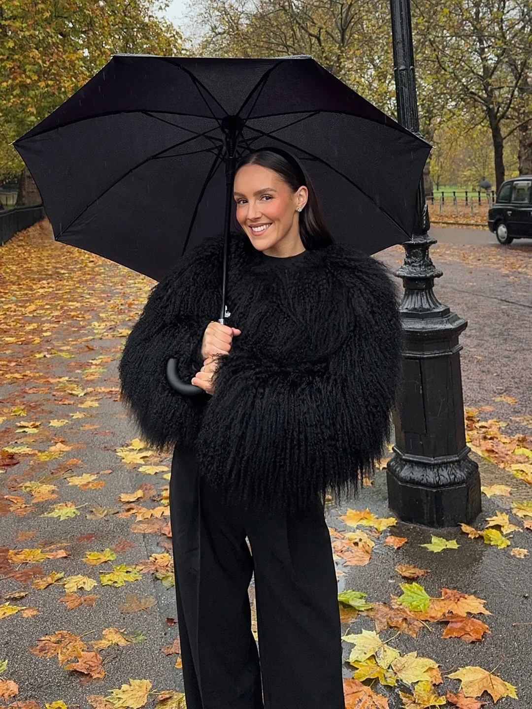 Рисунок 4 - Женская кремово-белая куртка из