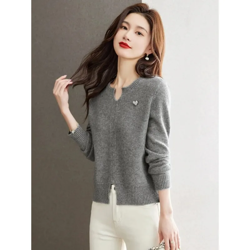 Damskie swetry na jesień i zimę w jednolitym kolorze