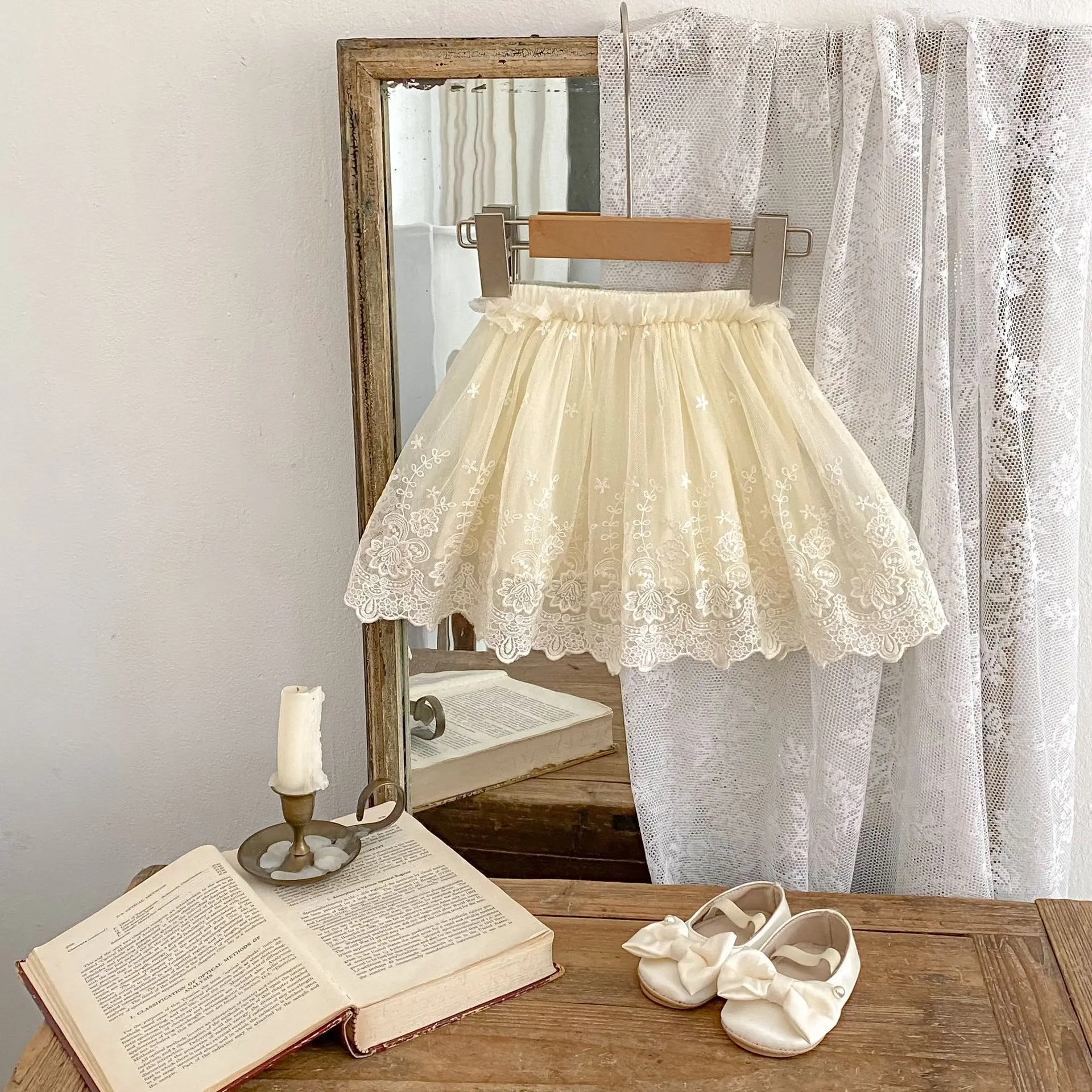 

2025 Autumn New Baby Girls Lace Trim Short Skirt Retro Floral Ruffle Half Skirt Cute Tutu Skirt for Infants 0-4 Years