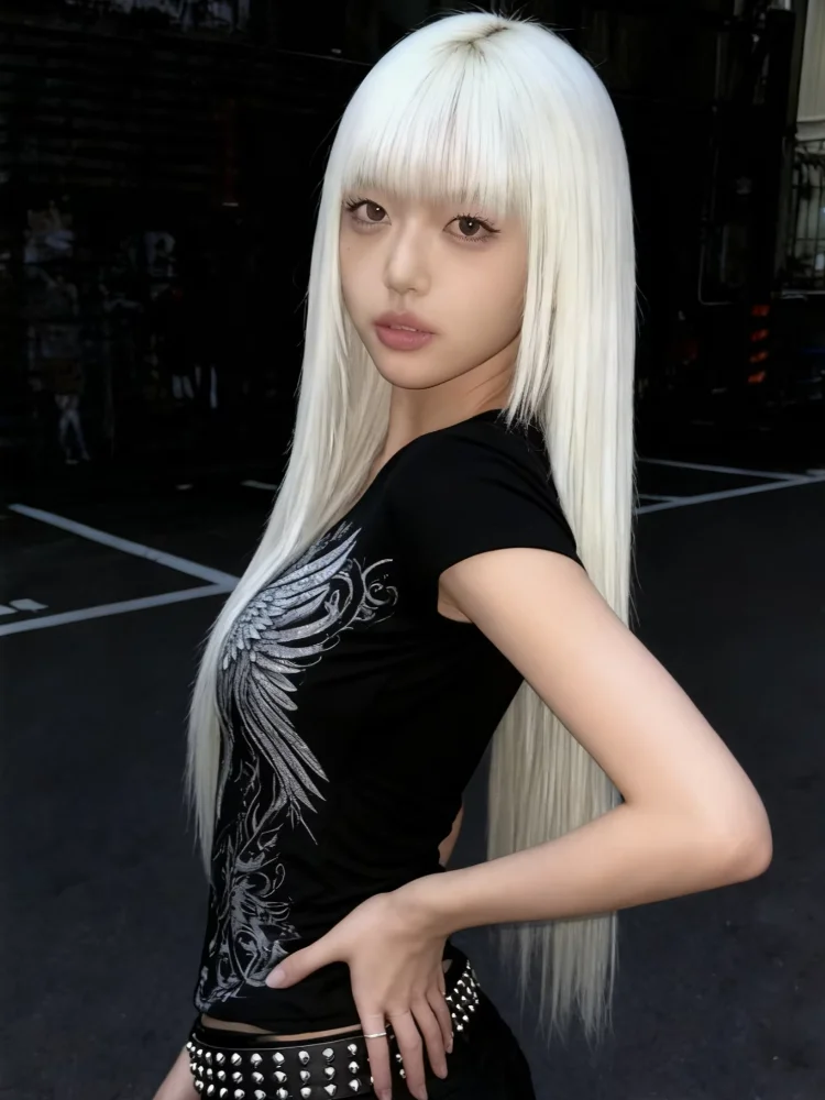 ホットガールスタイルの新しいVネック半袖タイトブラウス、Y2Kスタイルファッション、ダークスタイル、スリムフィットのレディースドレス。