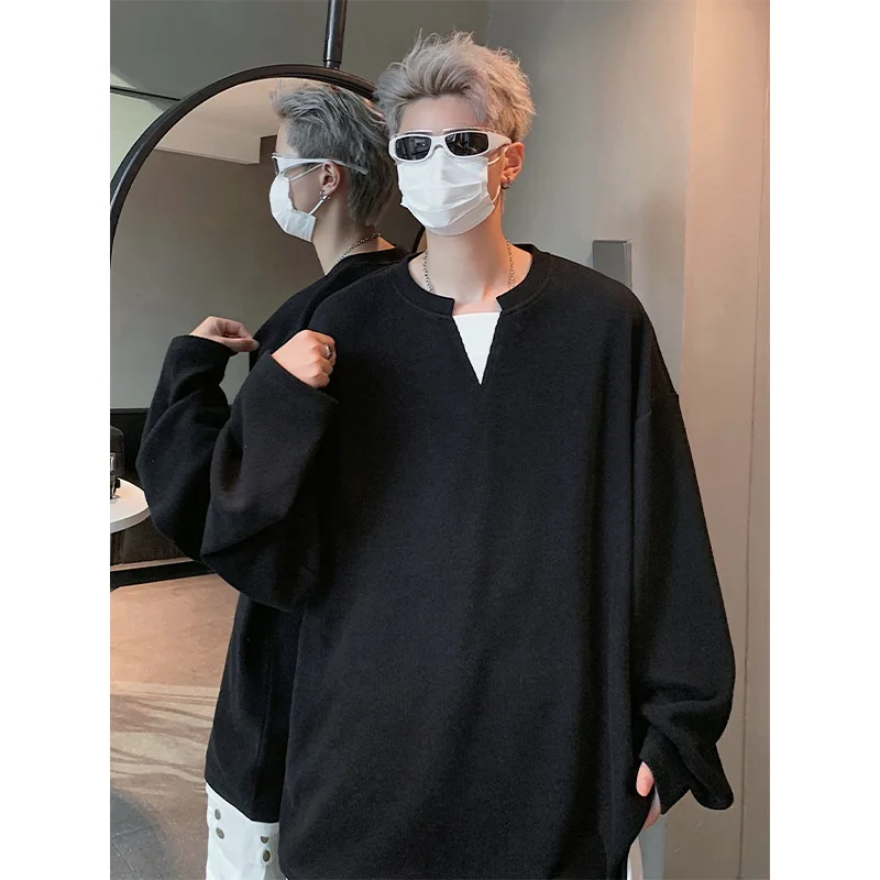 

Текстурированный свитшот из двух частей с v-образным вырезом на осень. Красивая модная футболка с длинными рукавами для мужчин.