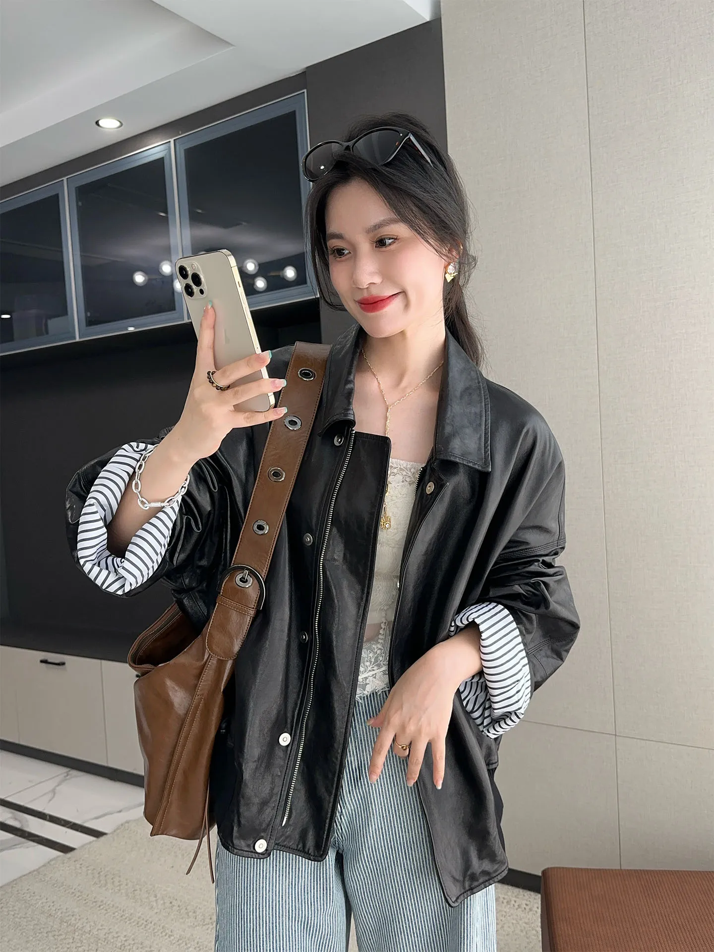 プレミアム感のある本革シープスキンレザージャケット レディース レトロ フライト バイカーコート 長袖 ジップアップ ポロカラーコート