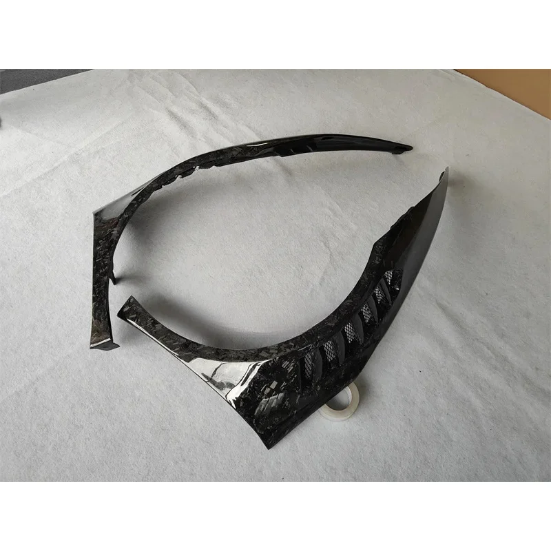 A Pair of High-quality Dry Carbon Forged V-style Peorated Mudguards  Huracan LP580 LP610 Body Kit