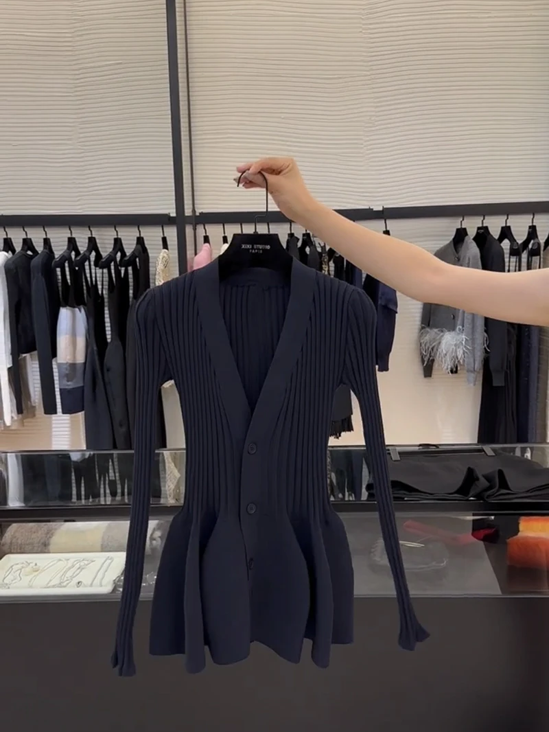 レディース ニット Vネック セーター 春 秋 冬 ファッション デザイン 花のつぼみの裾 シングルボタン カジュアル 快適 長袖