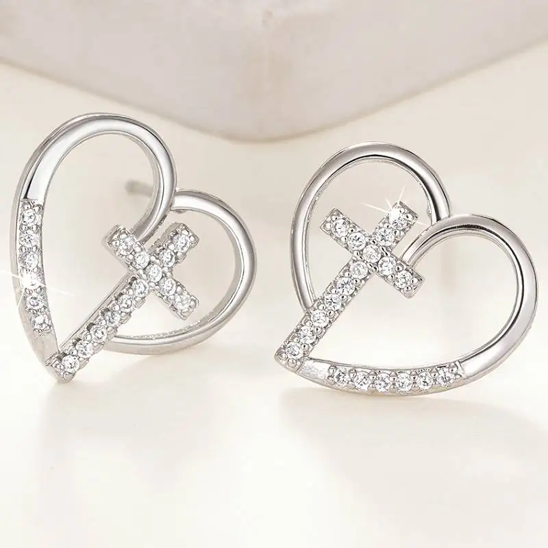 Huitan Herz-Kreuz-förmige Damen-Ohrstecker, trendige Party- und Alltagsaccessoires mit glänzenden CZ-Hochzeit, vielseitiger, bezaubernder Schmuck