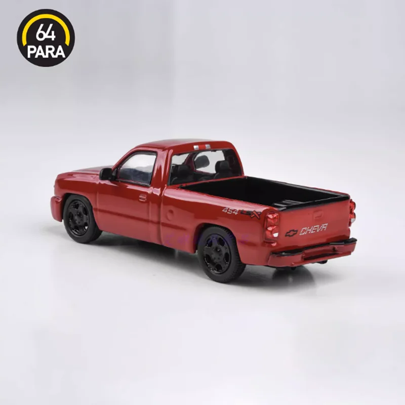 

Модель пикапа Chevrolet Silverado 2006 года в масштабе 1/64 из сплава, подарок, хобби и игрушки, украшение для рабочего стола, имитация сцены