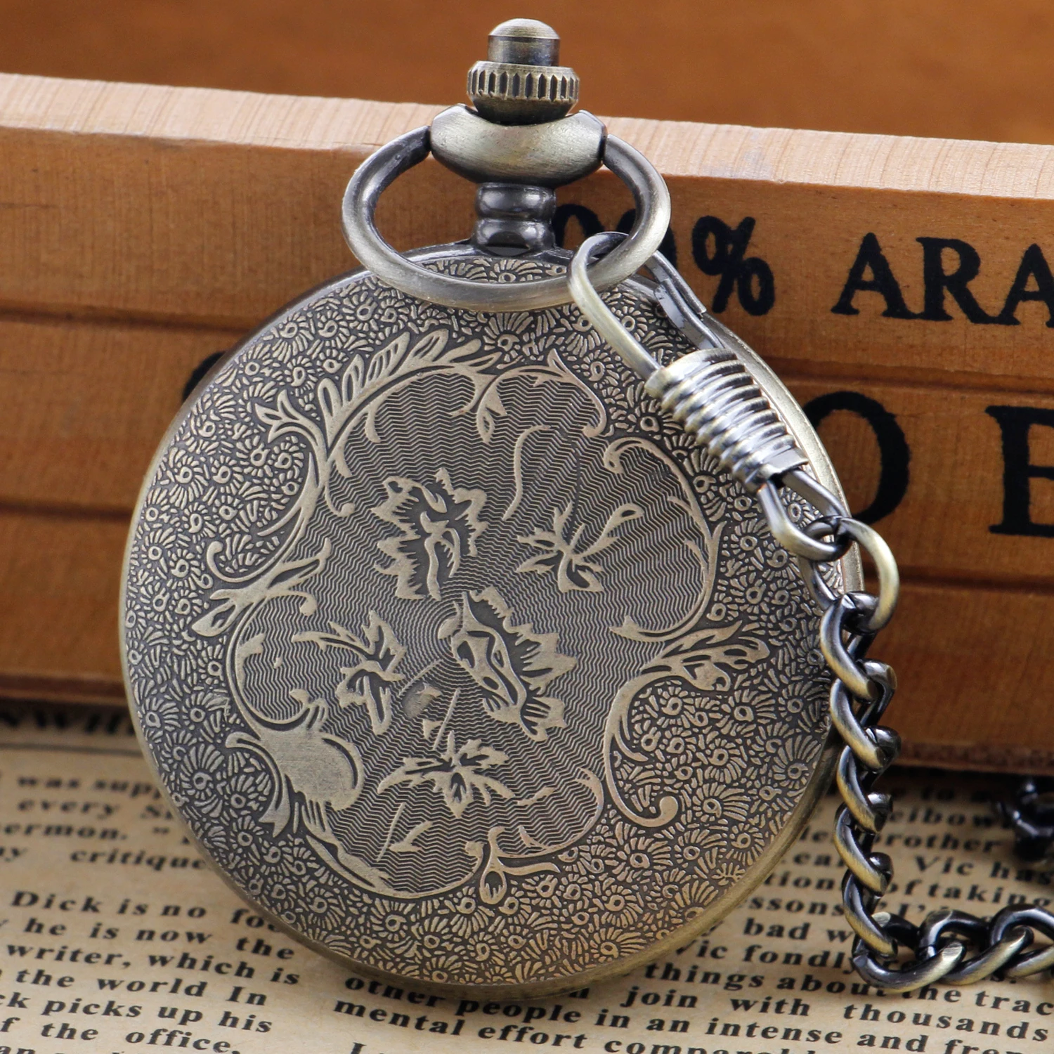 Vintage Deer Exquisite Reindeer Design Quartz Pocket Watch Pocket Watches for Women Men with Fob Chain Christmas Birthday Gifts